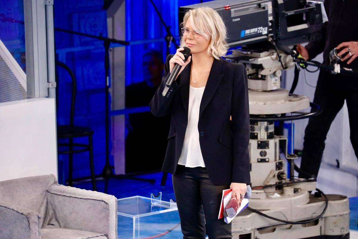 Amici, oggi domenica 16 novembre: ospiti e anticipazioni - 