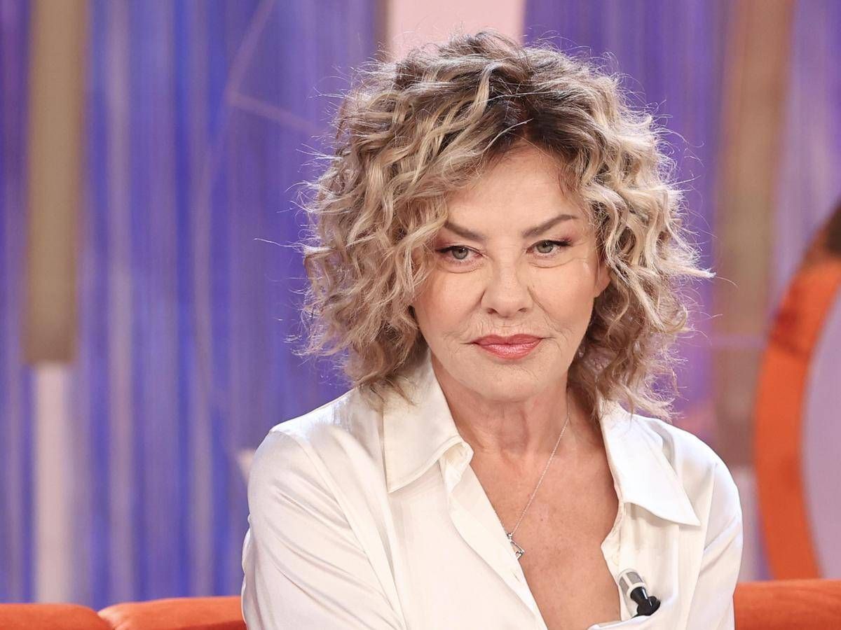 La volta buona, Eva Grimaldi: "Sono rimasta un anno senza seno per un chirurgo incompetente" - 