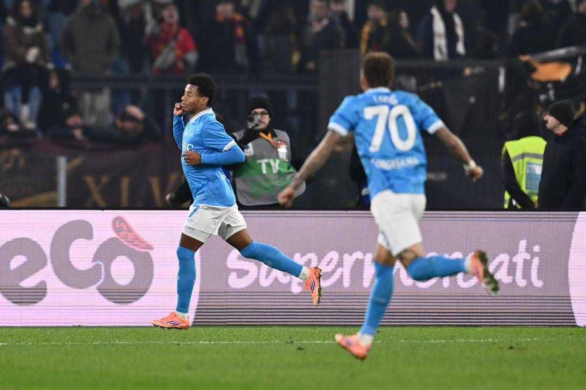 Roma-Napoli 0-1, Conte sorpassa con Neres e si prende il primo posto - 