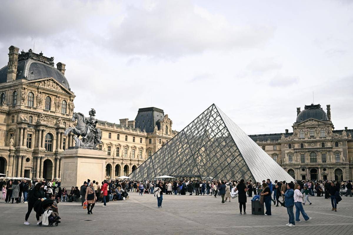 Louvre, allarme strutturale: chiusa parte ala sud - 