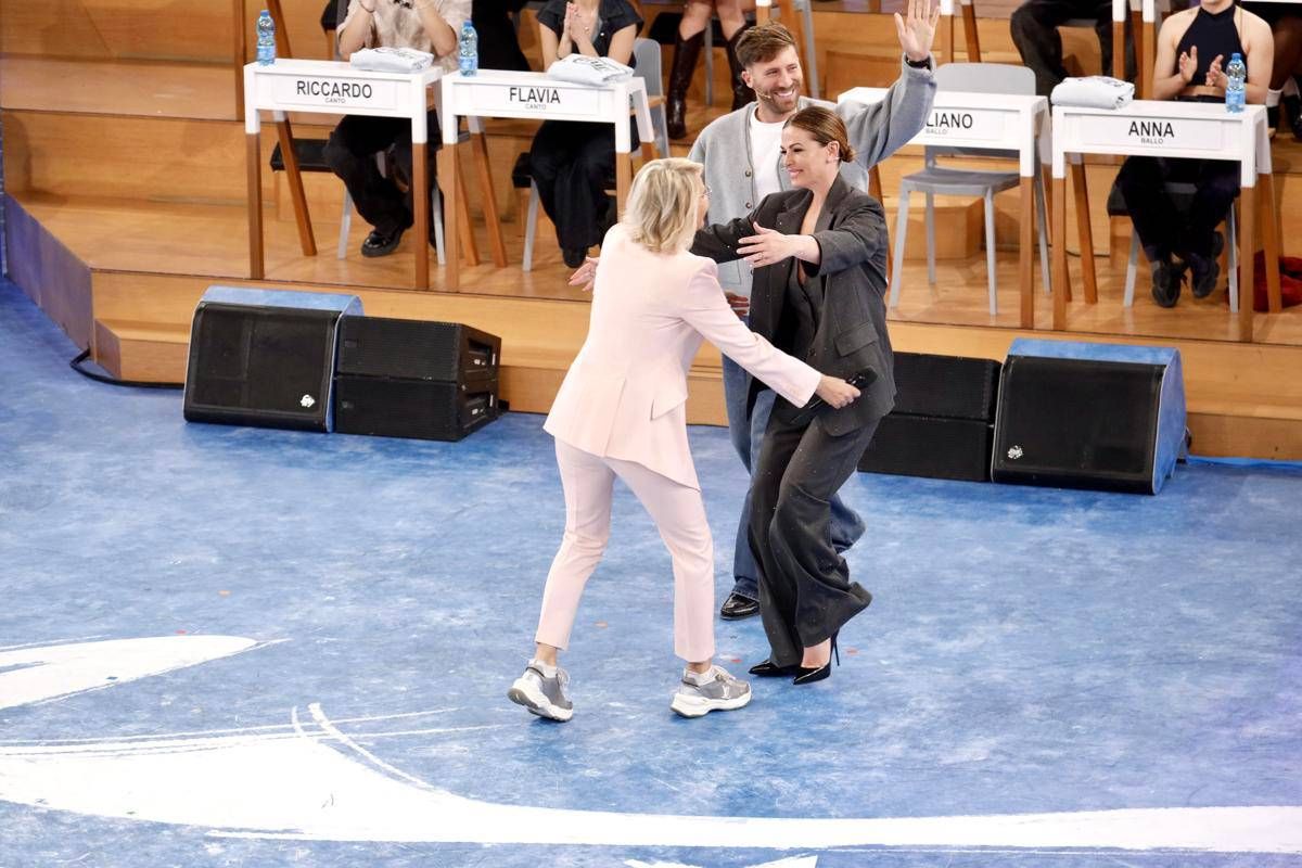 Amici, oggi domenica 2 novembre puntata con 2 sfide - 