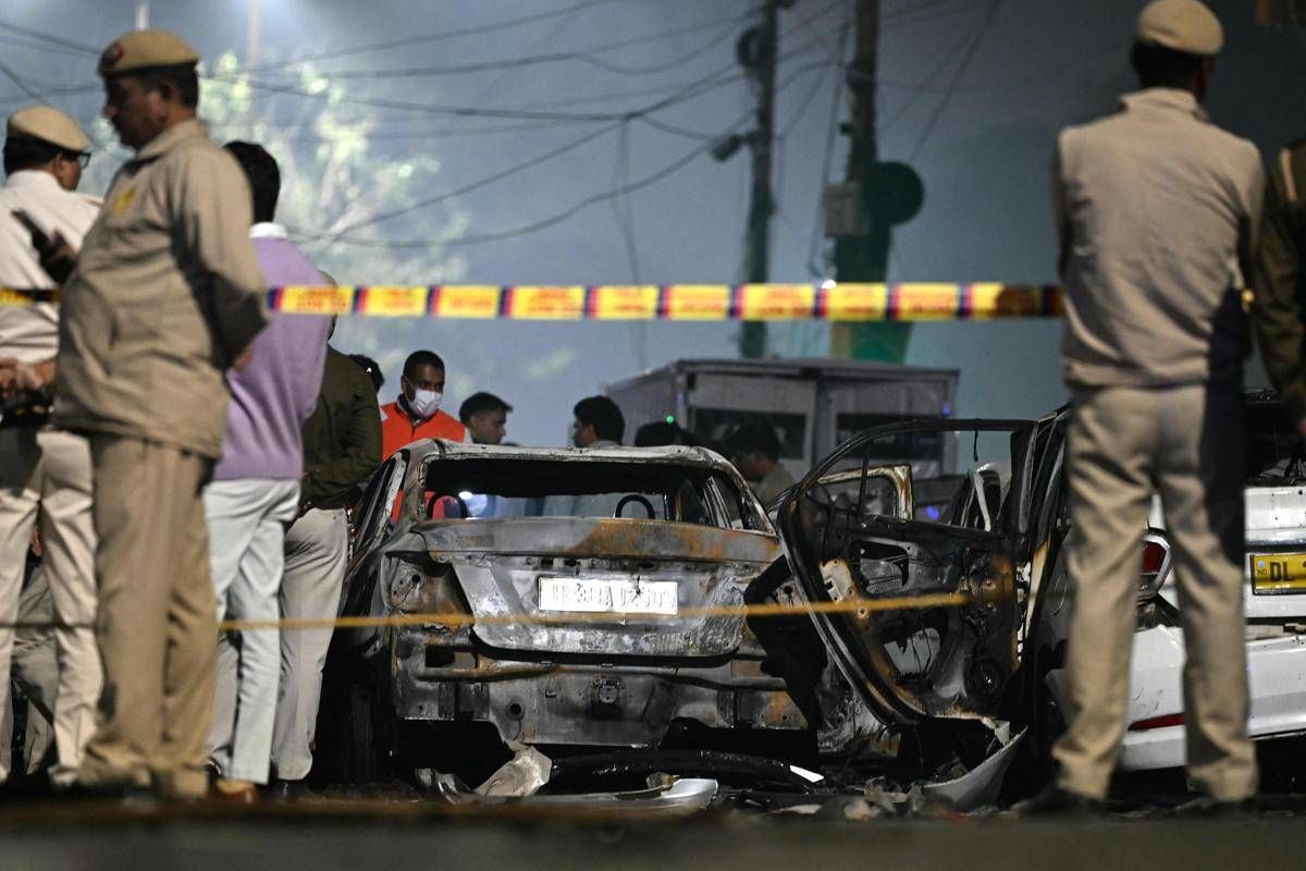 India, auto esplode vicino fermata metro in centro a Nuova Delhi: 8 morti - 