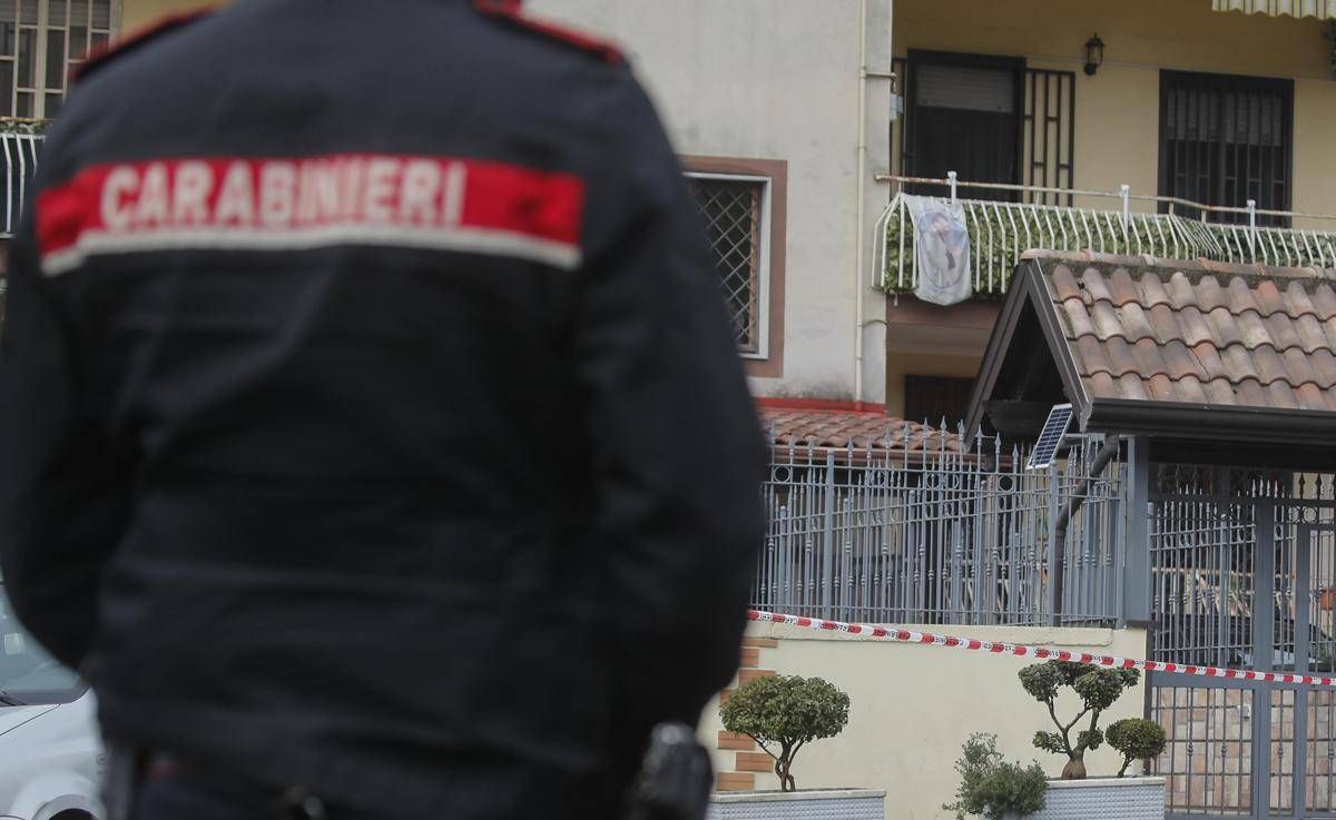 Firenze, coniugi trovati morti in casa con ferite d'arma da taglio: si fa strada l'ipotesi del duplice delitto - 