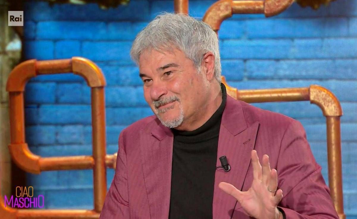 Pino Insegno si commuove a 'Ciao Maschio': "Mamma mi manca ogni giorno" - 