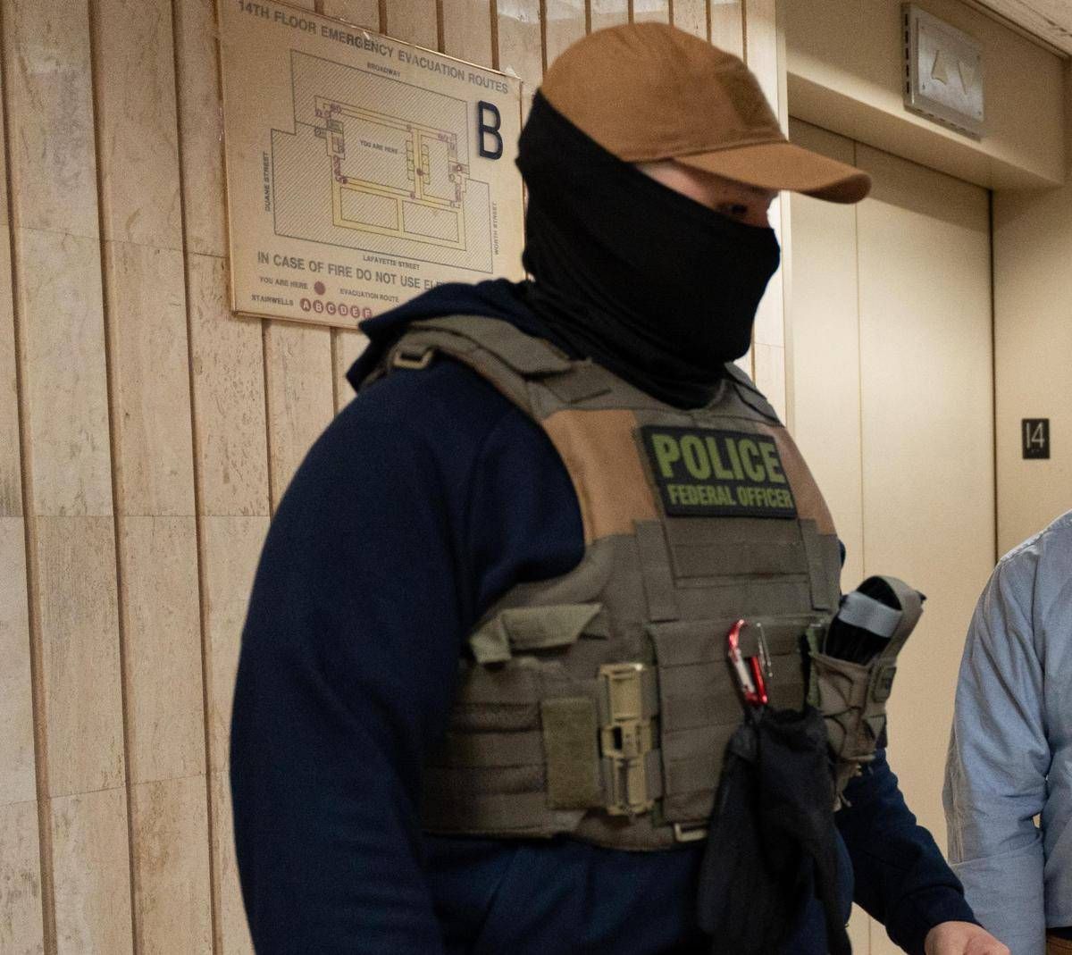 Chicago, agenti armati all'asilo: "Maestra, è in arresto" - 