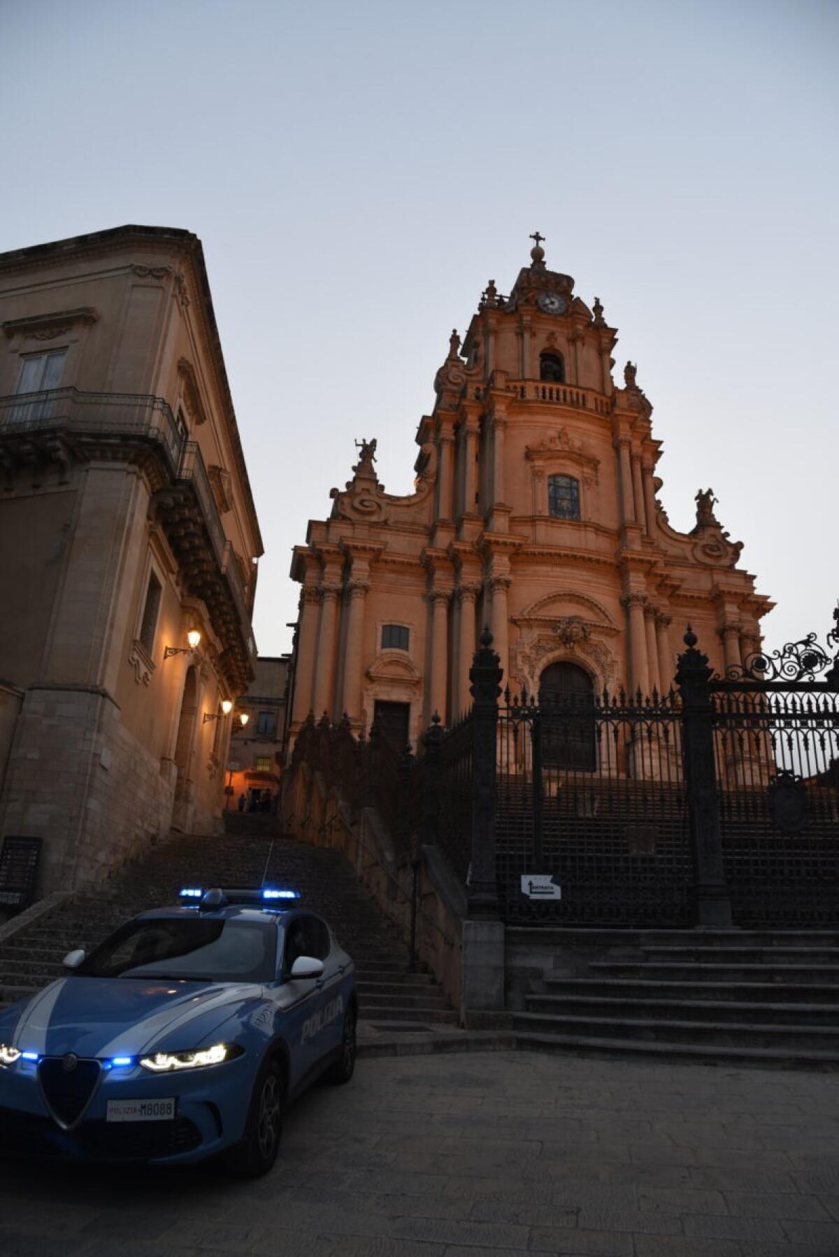 Fuochi pirotecnici devastano palazzi storici a Ragusa | Scopri il clamoroso colpevole nascosto! - 