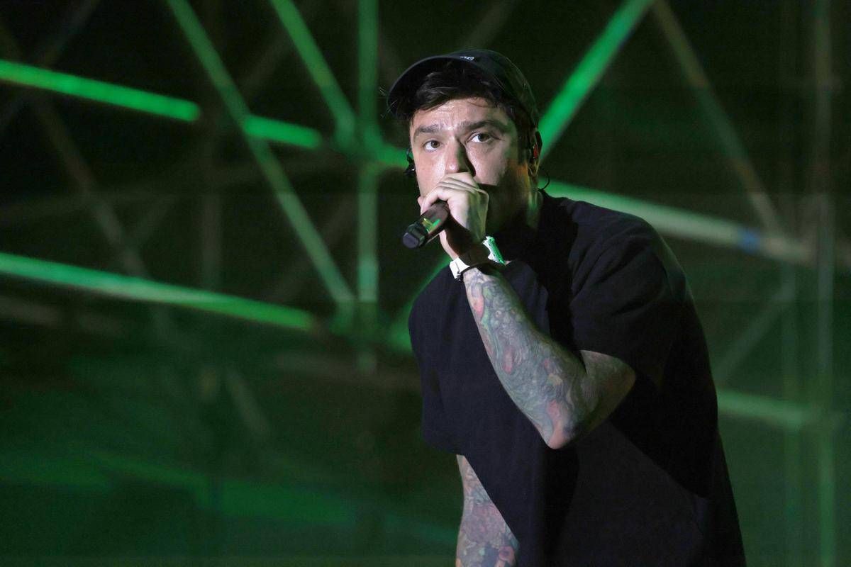 Fedez e Mr Marra denunciano in Procura: "Due finti poliziotti sono venuti a cercarci" - 