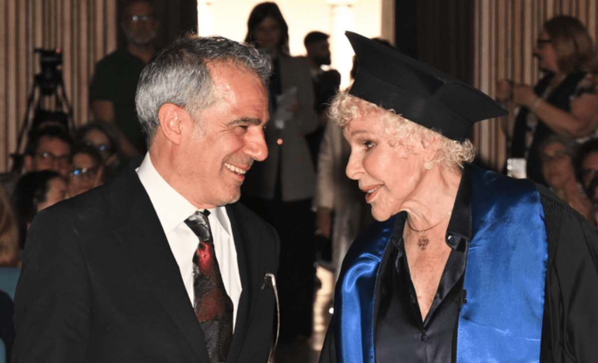 Vanoni, chi è Paolo Fresu: il trombettista che suonerà ai funerali della cantante - 