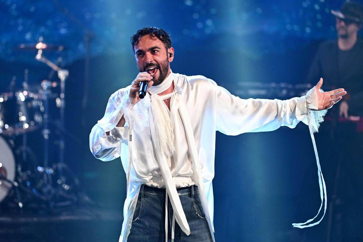 Marco Mengoni e la bimba di pochi mesi al concerto: "Tua mamma è una pazza" - 