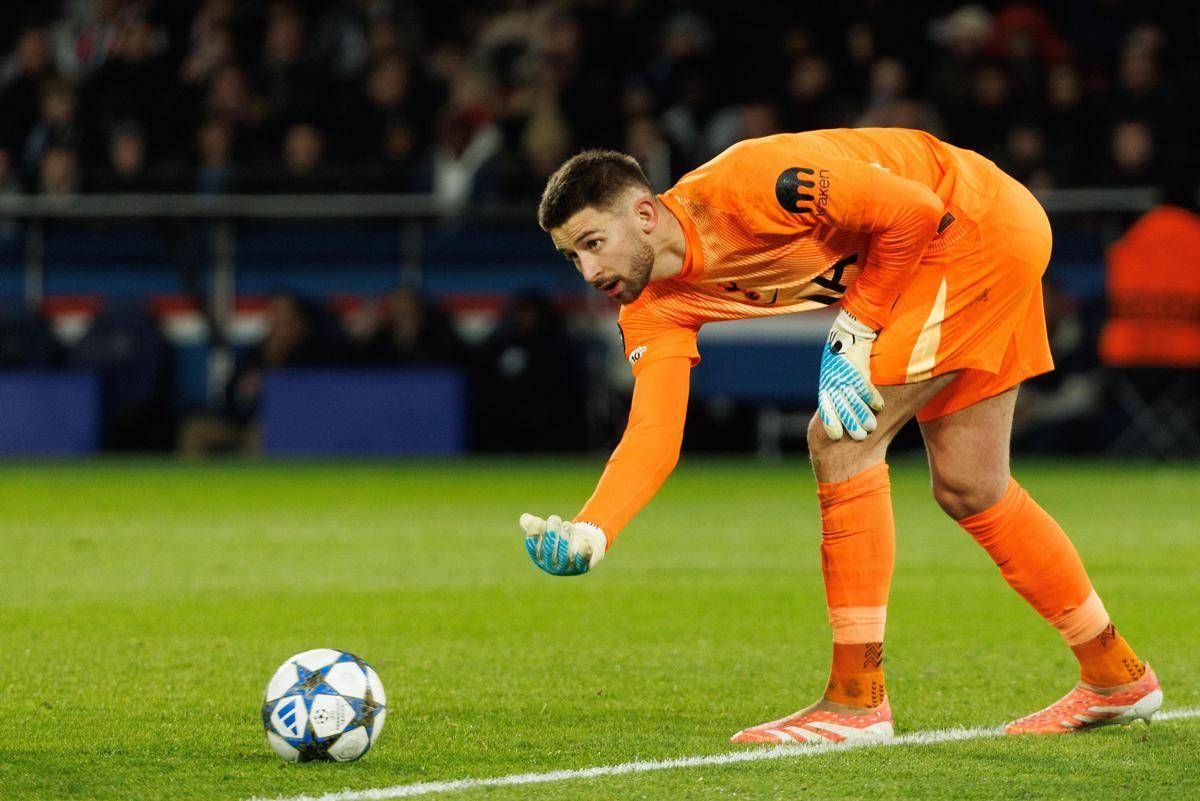Vicario esce dalla porta e regala il gol al Fulham, che papera in Premier League - 