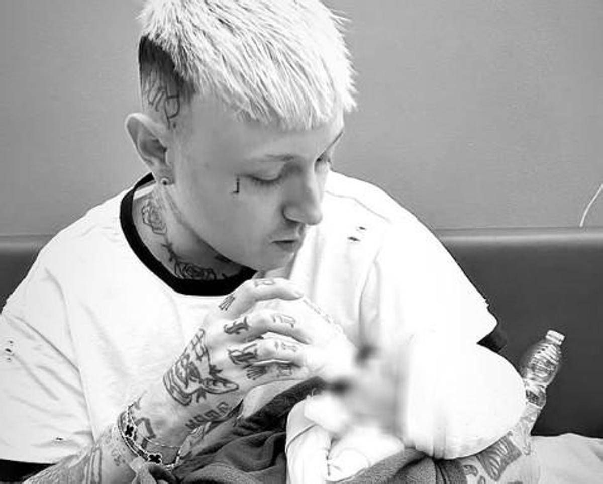 Lazza, il figlio Noah compie un anno: "Il nanetto che mi ha cambiato la vita" - 