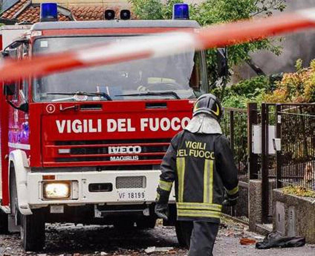 Reggio Emilia, crolla il soffitto di un'abitazione a Boretto: feriti madre e figlio - 