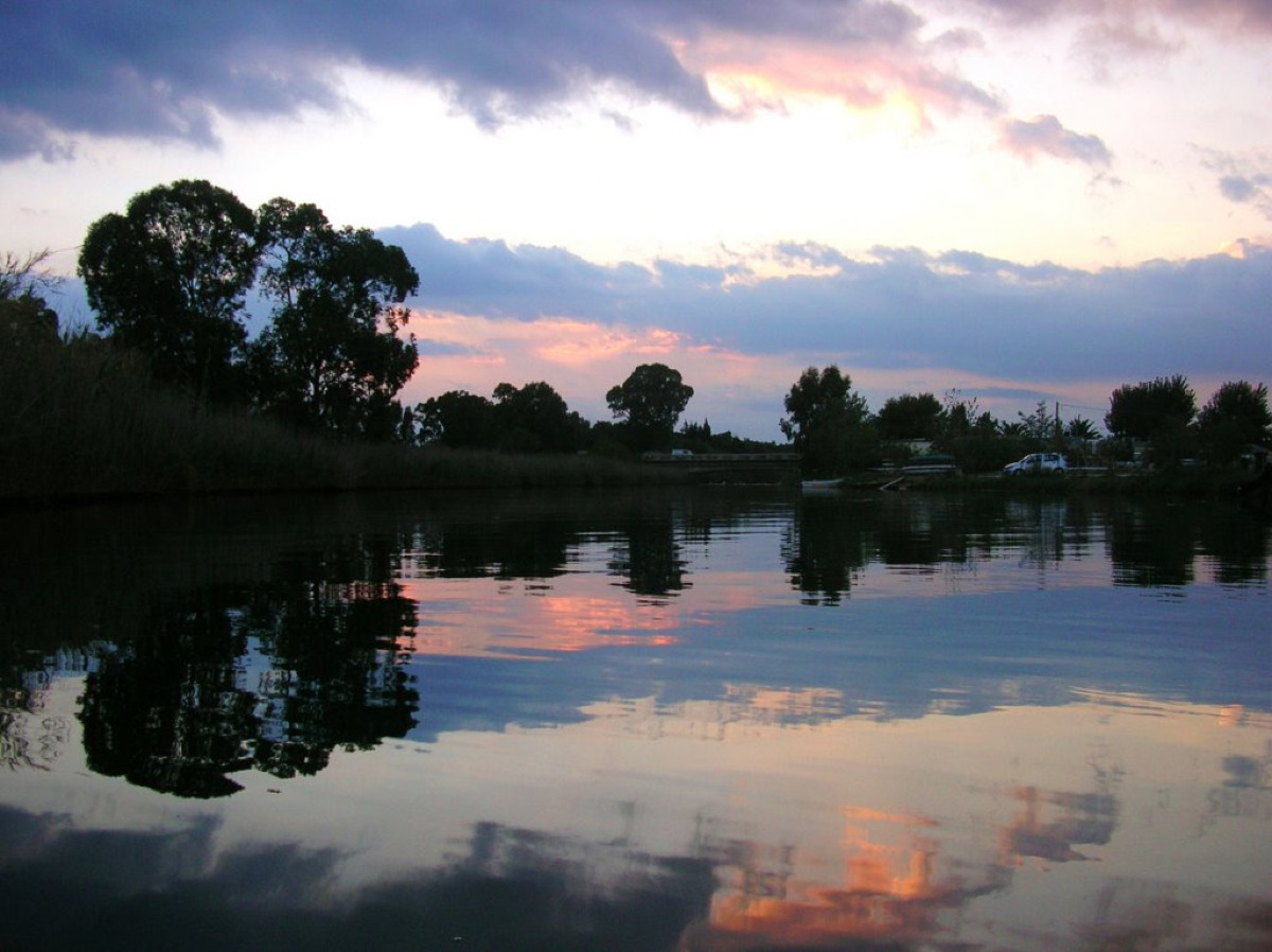 Il fiume assurdo di Siracusa tra paludi, canneti e stratificazioni millenarie - Foto: Salvo Cannizzaro/Wikipedia