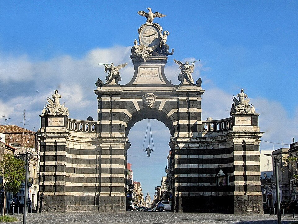 La porta che "incendiò" l’immaginario di Catania: la vera storia e le curiosità di Porta Garibaldi - Foto: Elio Bonanno/Wikipedia