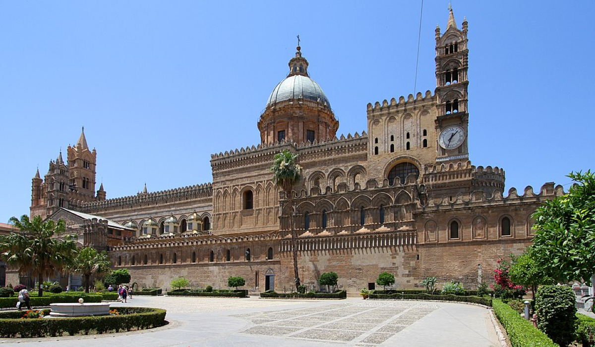 La Cattedrale di Palermo, testimone di millenni tra moschee e re - Foto: Panoramio/Wikipedia