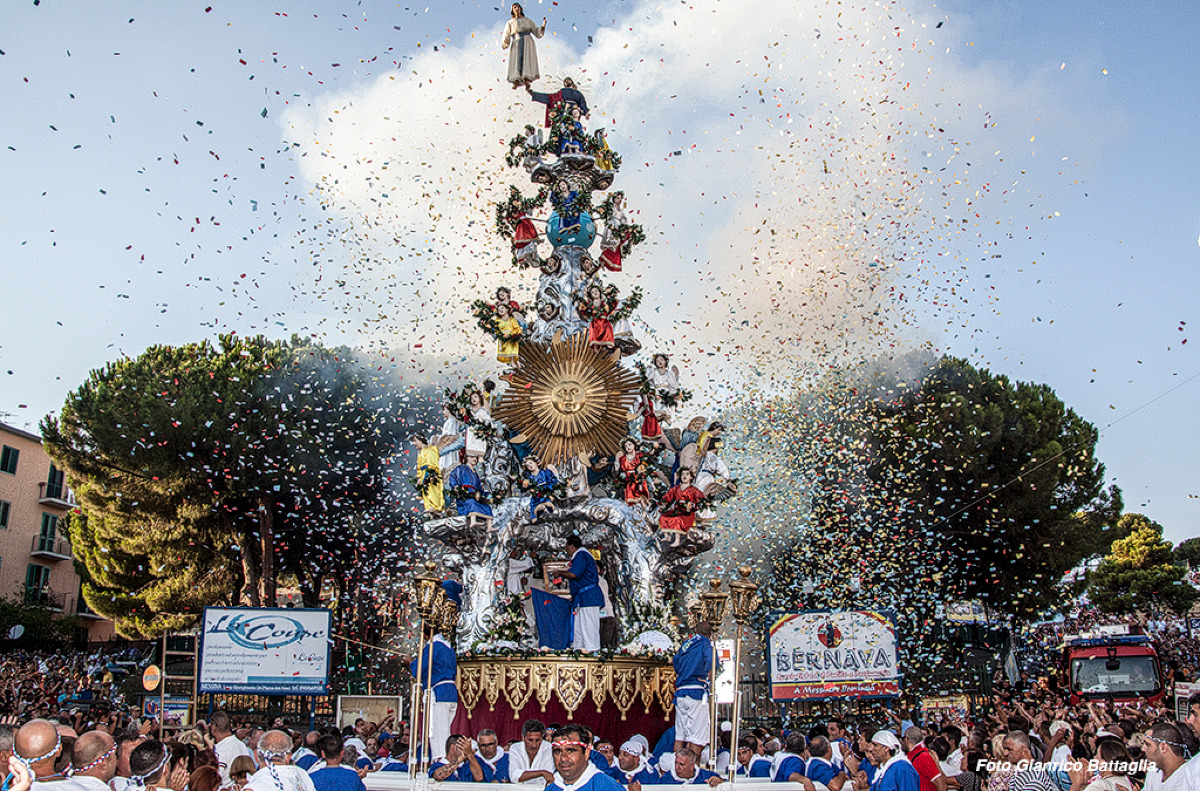 La Vara di Messina: il gigante di legno che solleva la città verso il cielo - Foto: Donniedarko1983/Wikipedia