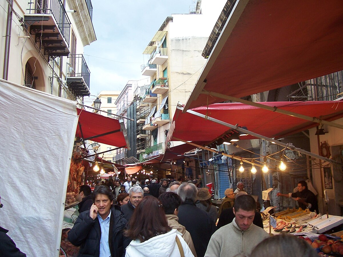 Il souk arabo nel cuore di Palermo che pochi turisti conoscono davvero - Foto: Archipenzolo/Wikipedia