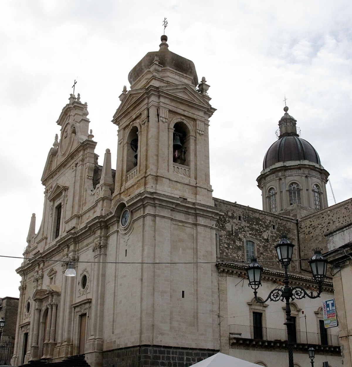 La basilica catanese che sfida terremoti e i secoli con la sua sorprendente cupola - Foto: Gimalgi73/Wikipedia