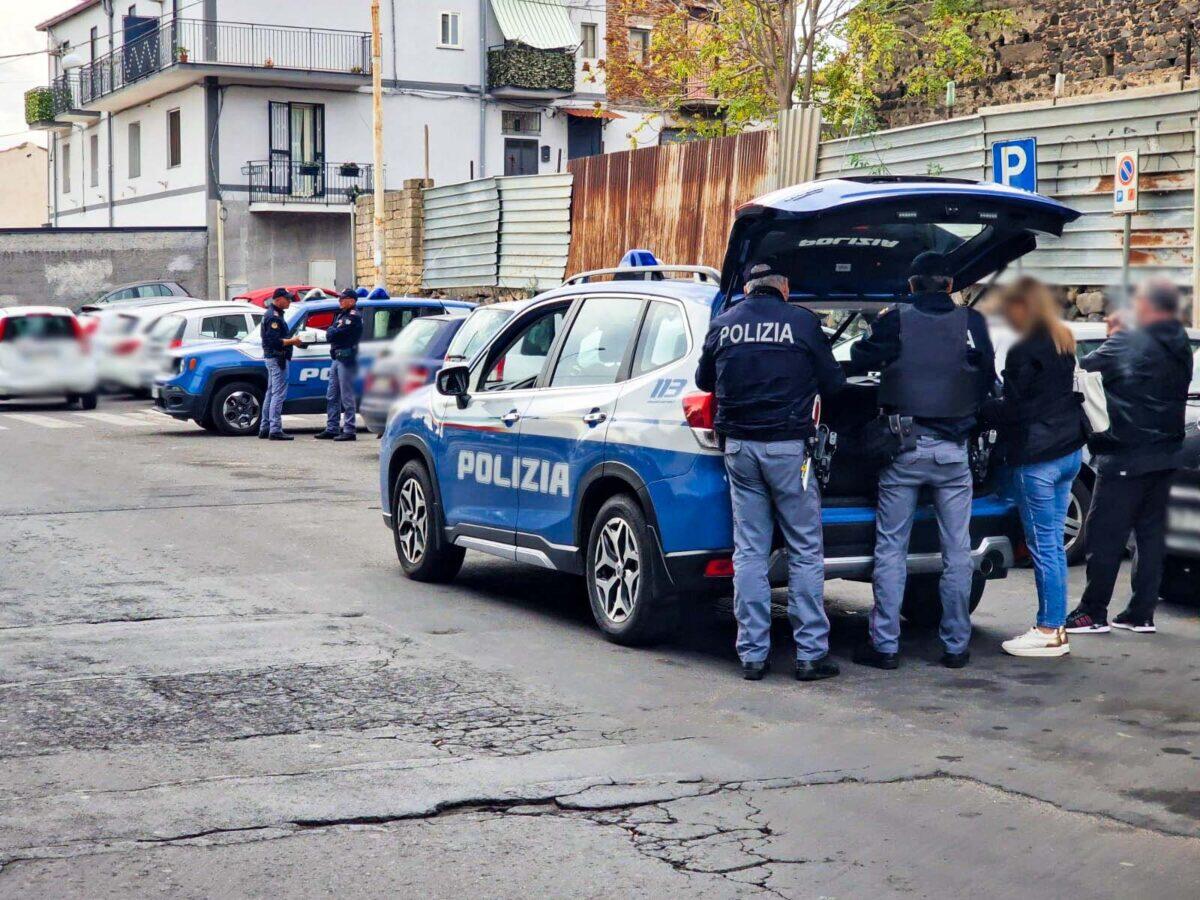 Controlli della Polizia a Catania sul mancato utilizzo del casco: multe e sequestri nel quartiere San Cristoforo