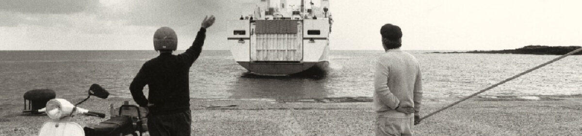 Parchi Archeologici Siciliani: La Mostra "Insulae Aqua" Esplora l'Identità di Linosa attraverso la Fotografia di Berengo Gardin e Romano - 