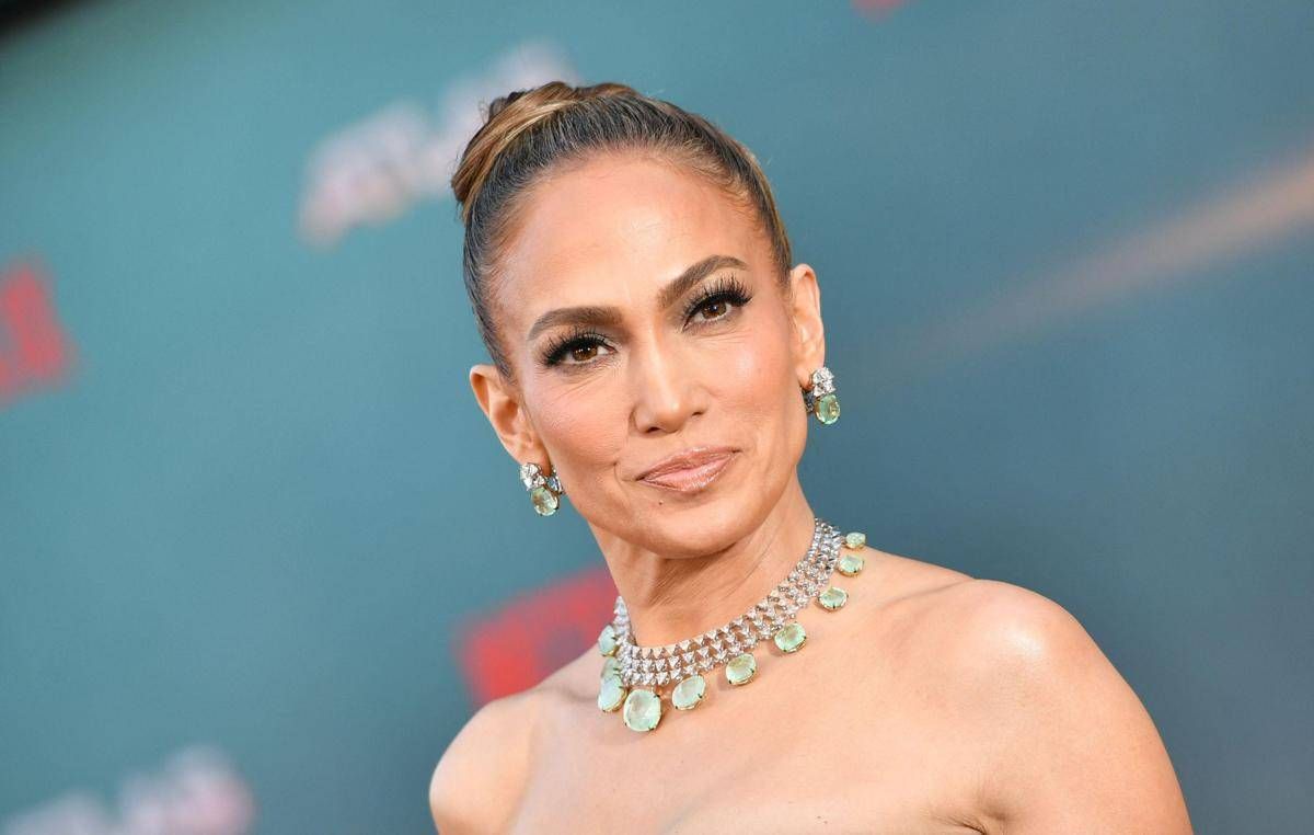 Jennifer Lopez e gli auguri di Natale, il selfie non 'convince' - 