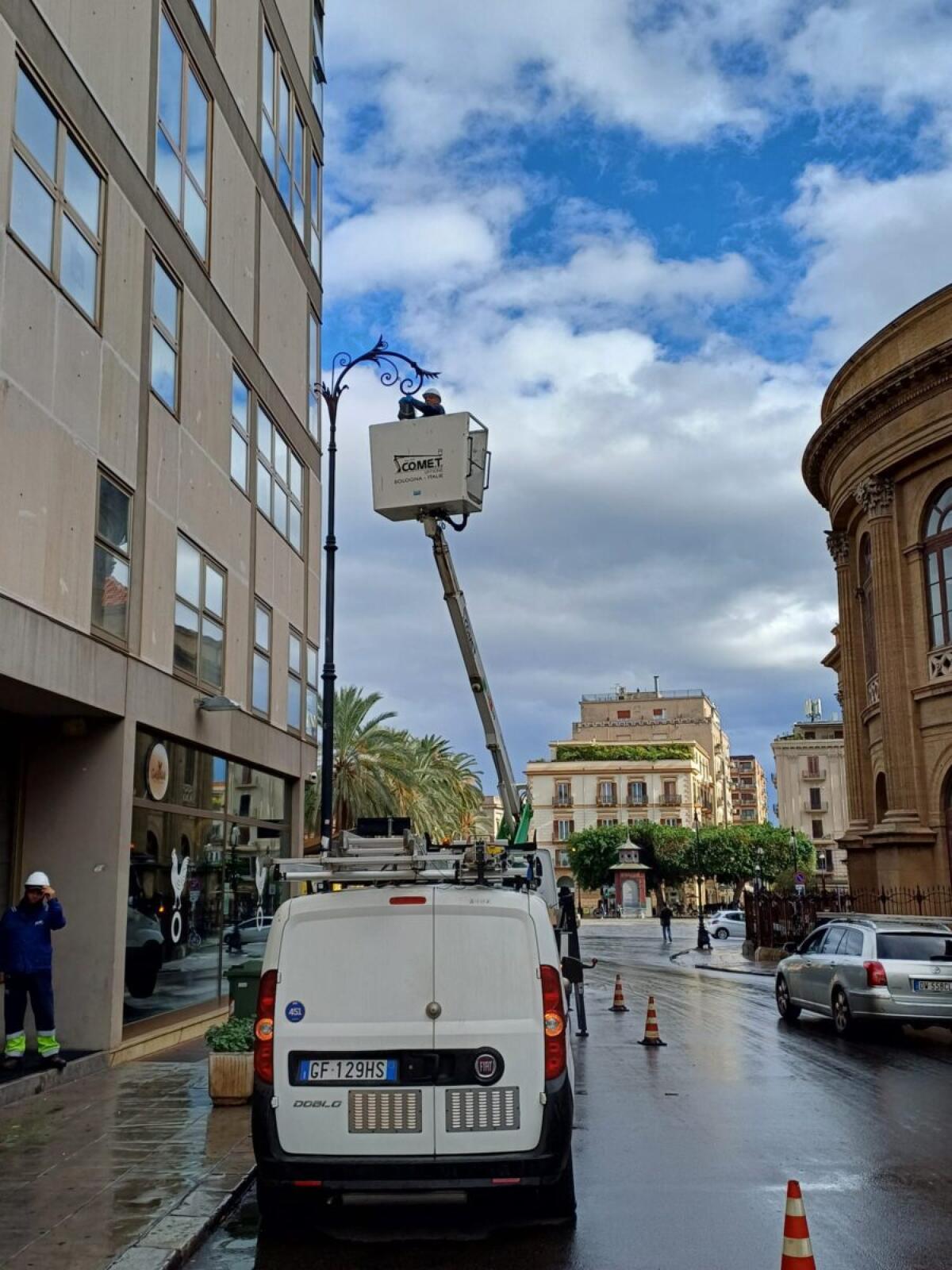 Comune di Palermo: Interventi di Manutenzione nell'Illuminazione Pubblica per Riqualificare Piazza Verdi e Altre Zone - 