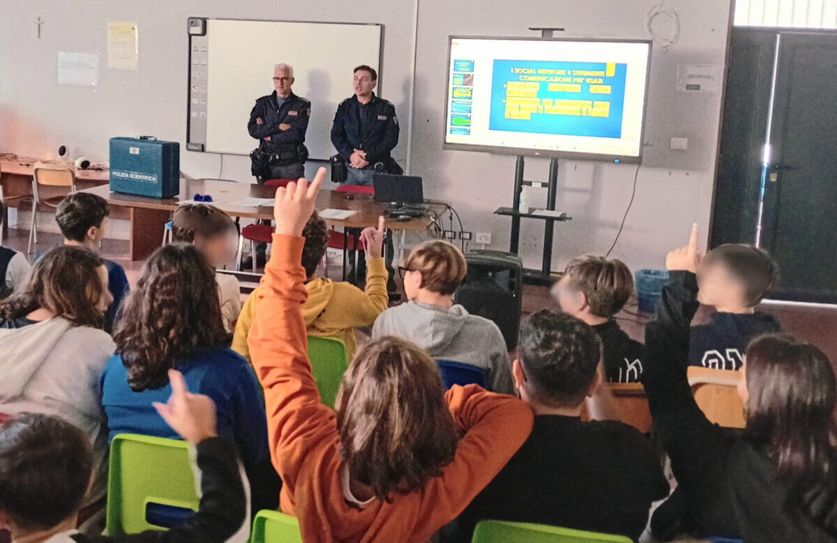 Polizia di Catania in Aula: Lezione su Bullismo e Cyberbullismo per 150 Studenti - 