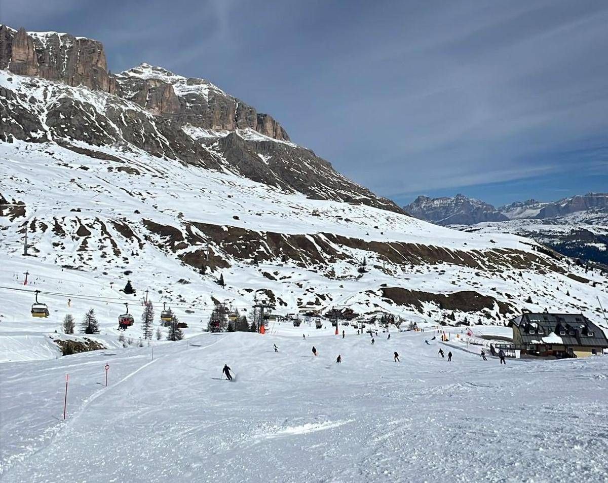 Montagna, aumenti del 4% per gli skipass: la mappa dei prezzi 2025-2026 sulle piste - 