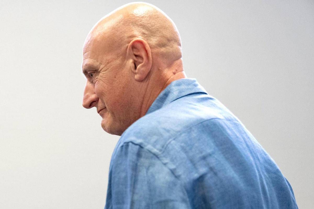 A Chico Forti permesso per lavorare: insegna windsurf ai disabili e inglese agli anziani - 