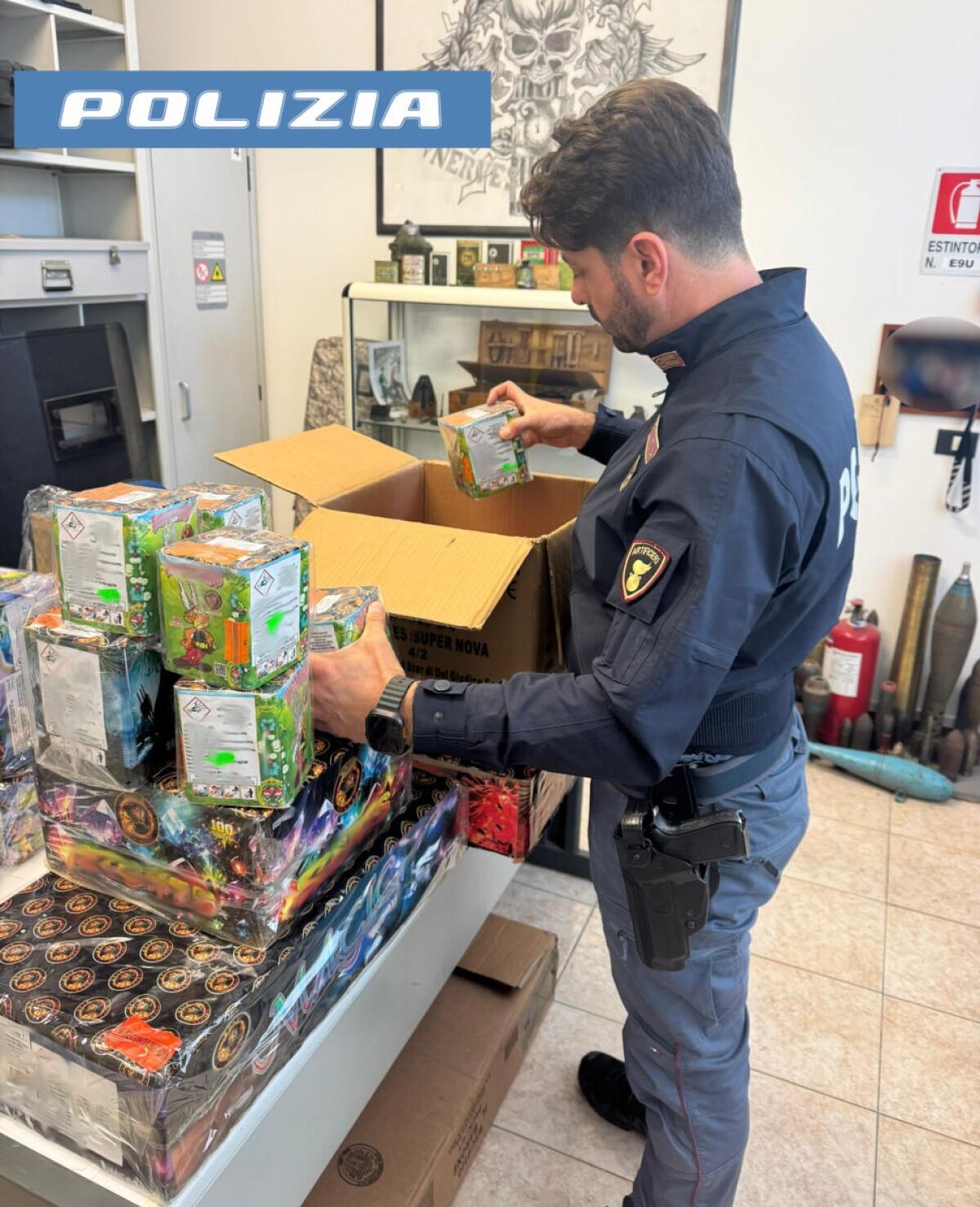 Denunciato dalla Polizia di Catania un uomo di origine cinese per vendita illegale di fuochi d'artificio - 