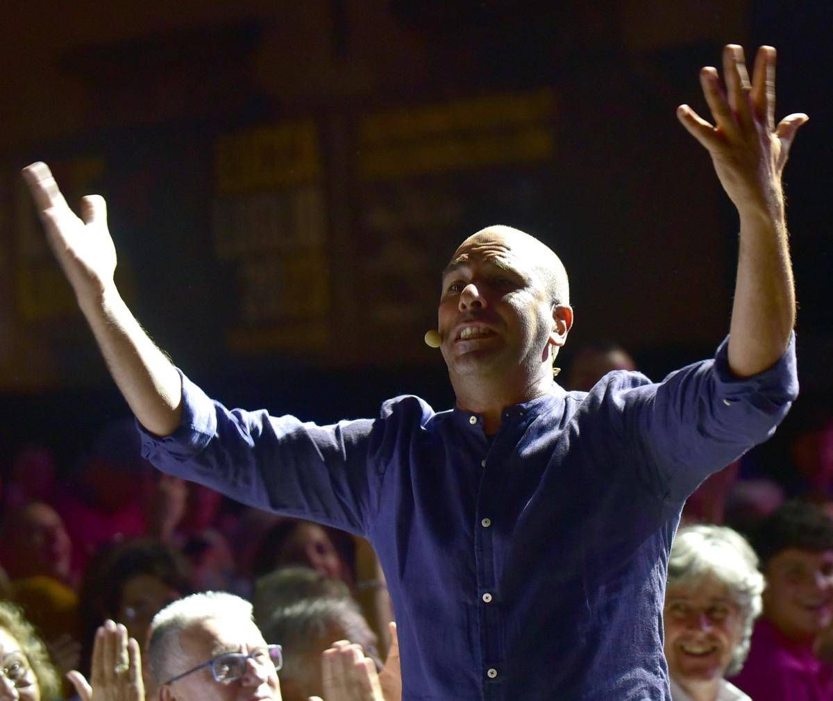 Zalone e l'ode alla prostata a reti unificate Mediaset - 