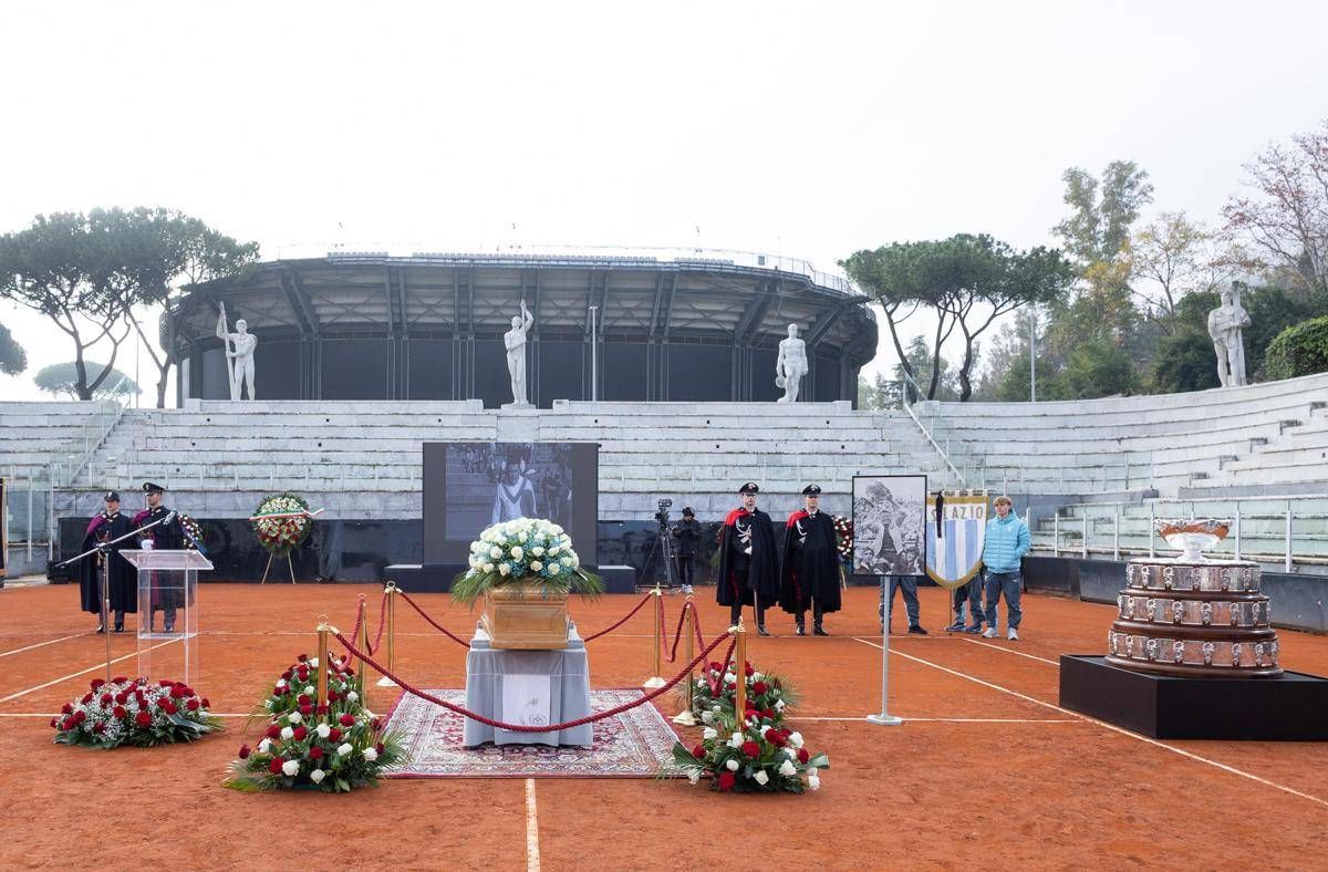 Nicola Pietrangeli, camera ardente al Foro Italico sulle note di Aznavour. Alle 15 i funerali - 