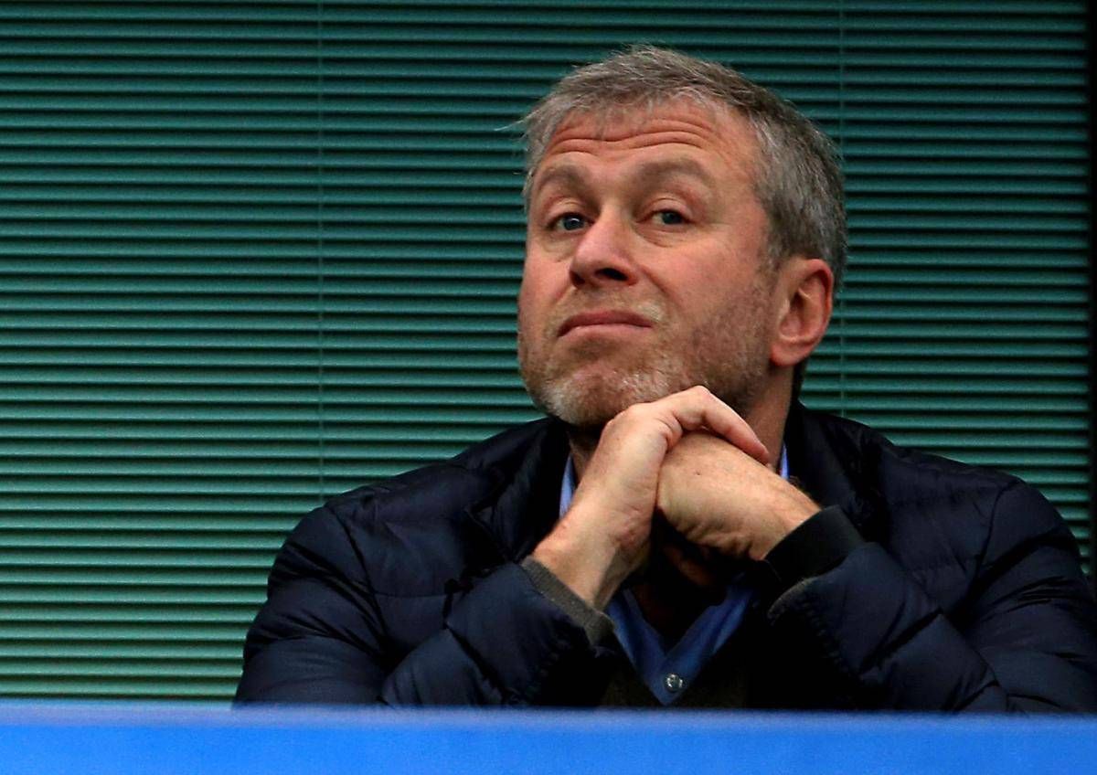 Ucraina, Abramovich darà soldi a Kiev: 2,5 miliardi dalla vendita del Chelsea - 