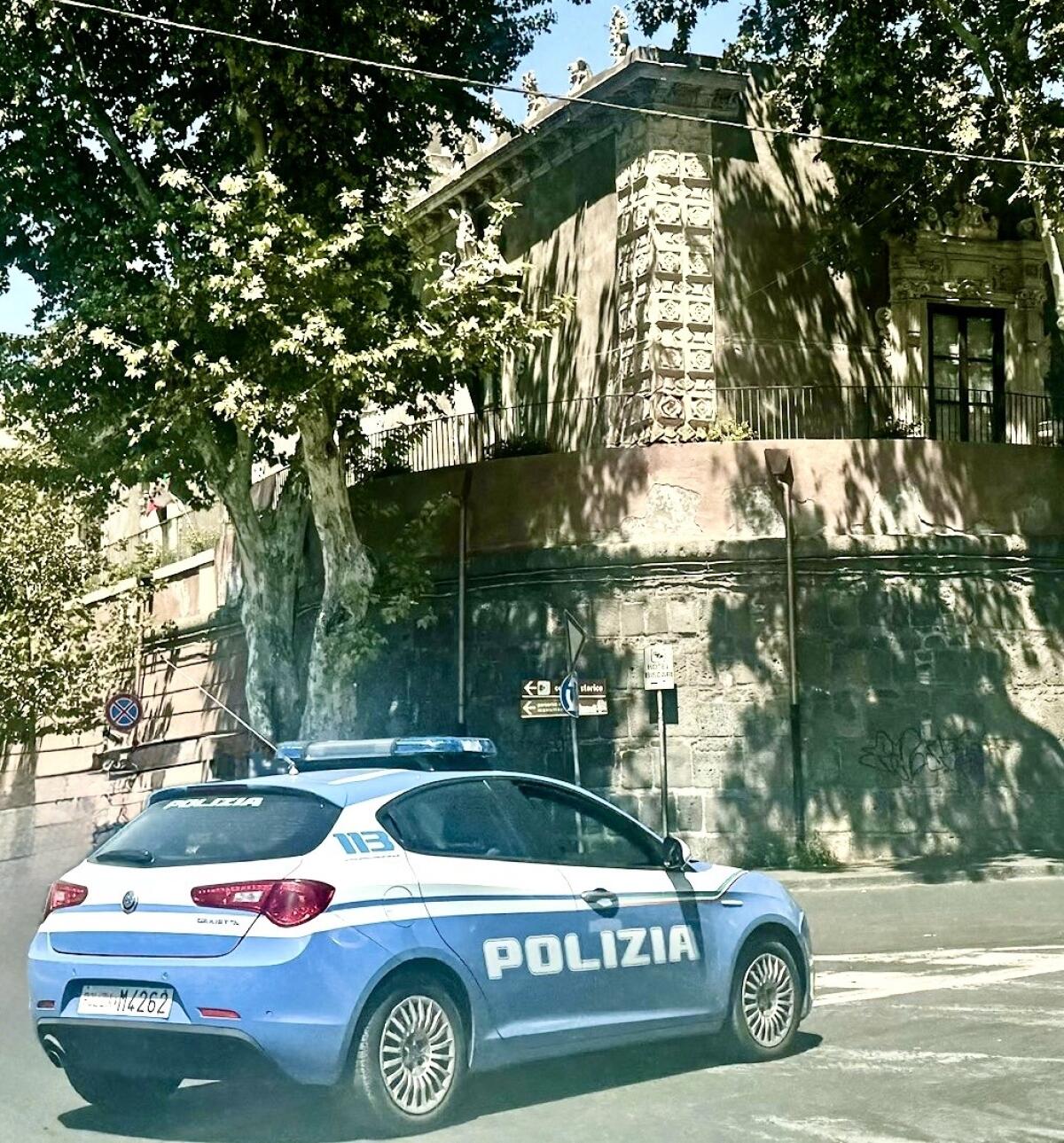 Polizia di Catania arresta tre pregiudicati per furto di attrezzi da lavoro in pieno centro - 