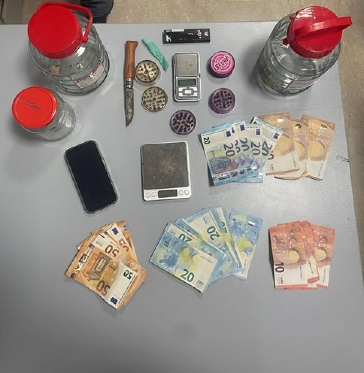 Polizia di Agrigento arresta spacciatore in possesso di sostanze stupefacenti e denaro contante - 