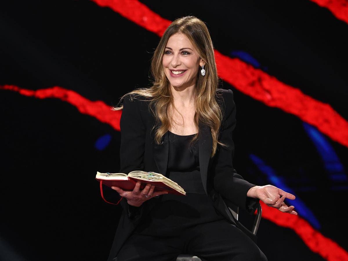 Belve, stasera l'ultima puntata: Fagnani intervista tre ospiti e Maria De Filippi - 