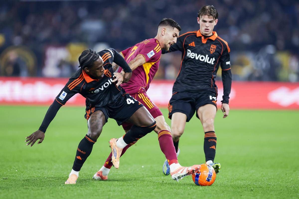 Roma-Como, lombardi in maglia... 'giallorossa'. I tifosi: "Ma indossano la nostra divisa?" - 