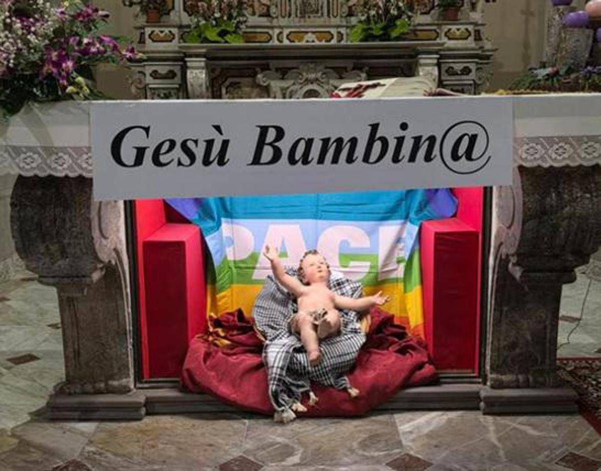 Gesù è una bambina nel presepe, Don Vitaliano: "Dio si incarna anche nelle donne" - 