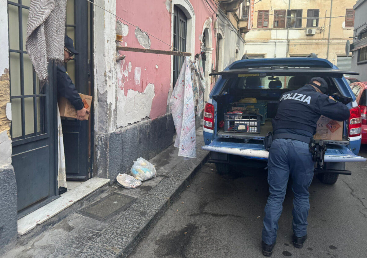 Polizia di Catania ferma un uomo con 40 kg di fuochi d'artificio non autorizzati