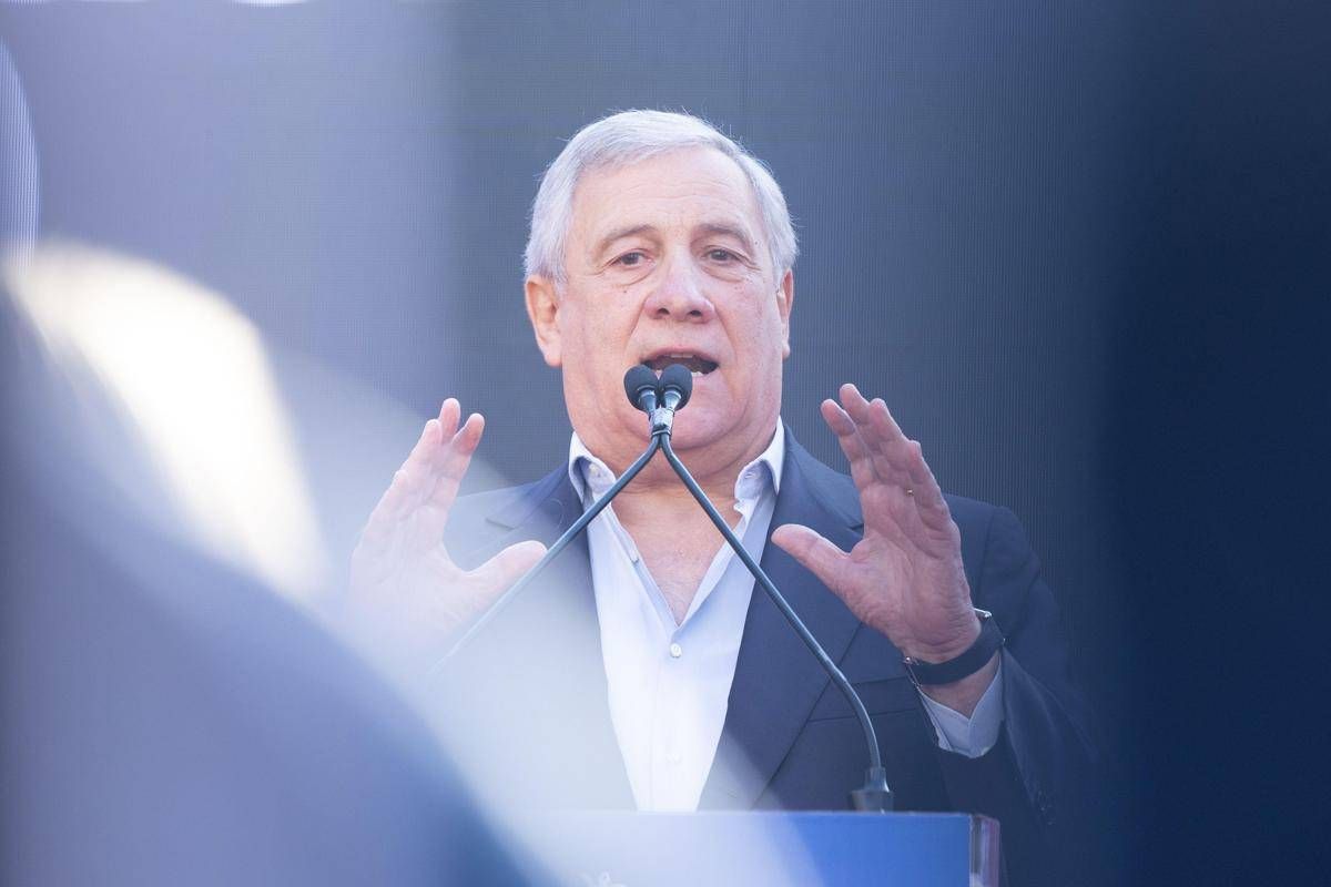 Forza Italia, Tajani: "Io non attaccato a poltrona, se un Berlusconi si candida ben venga" - 