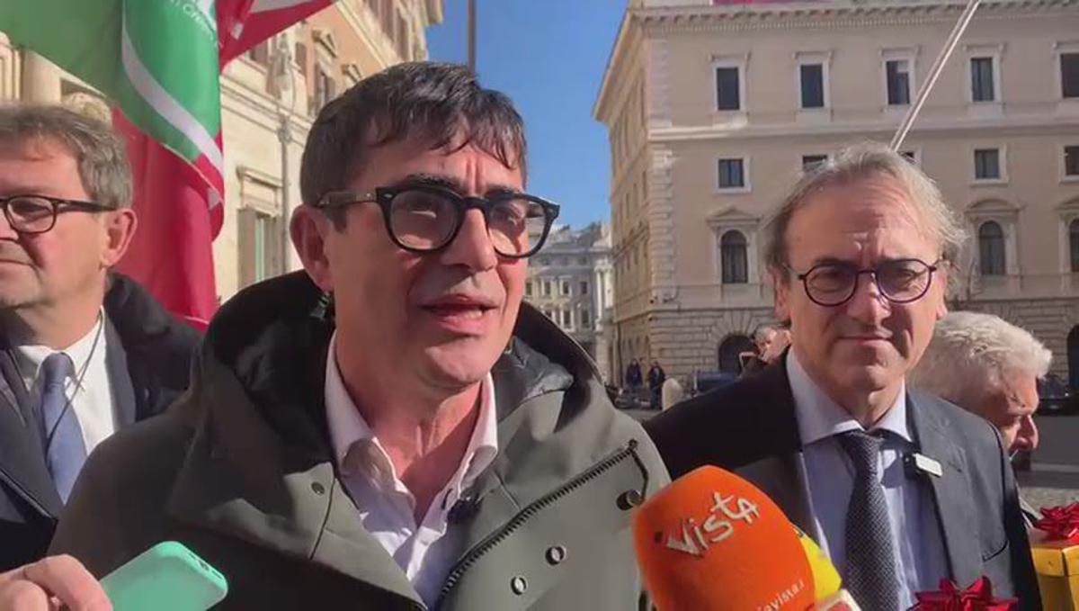 Manovra, flash mob Avs alla Camera: "Stipendio bloccato, Natale dimezzato" - 