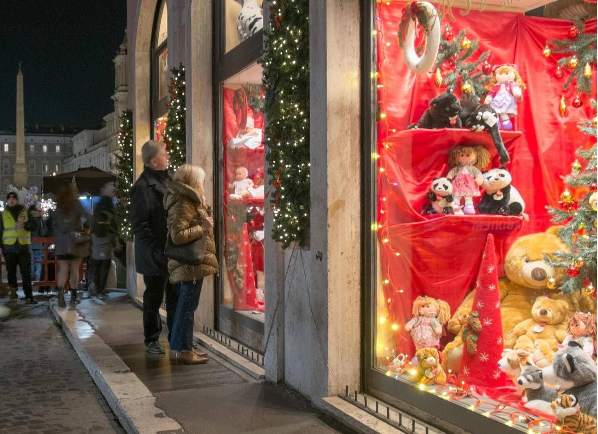 Natale, giochi e dolci sicuri sotto l'albero e nella calza? Occhio alle contraffazioni - 