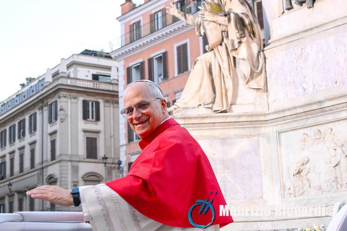 Papa Leone a piazza di Spagna per l’omaggio all’Immacolata: "Si aprano porte di pace" - 