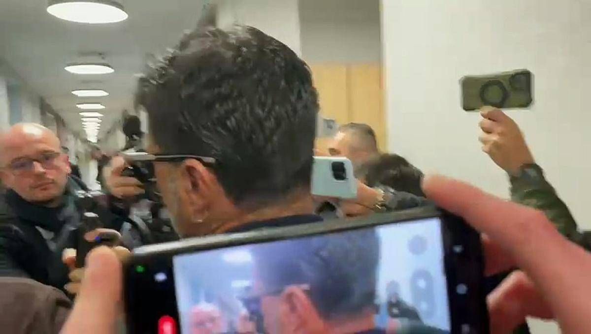 Signorini denuncia Corona, l'arrivo dell'ex re dei paparazzi in procura - 