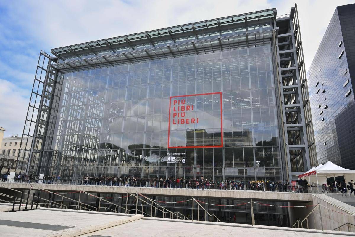 Più libri più liberi, al via la fiera a Roma tra polemiche e file agli stand - 
