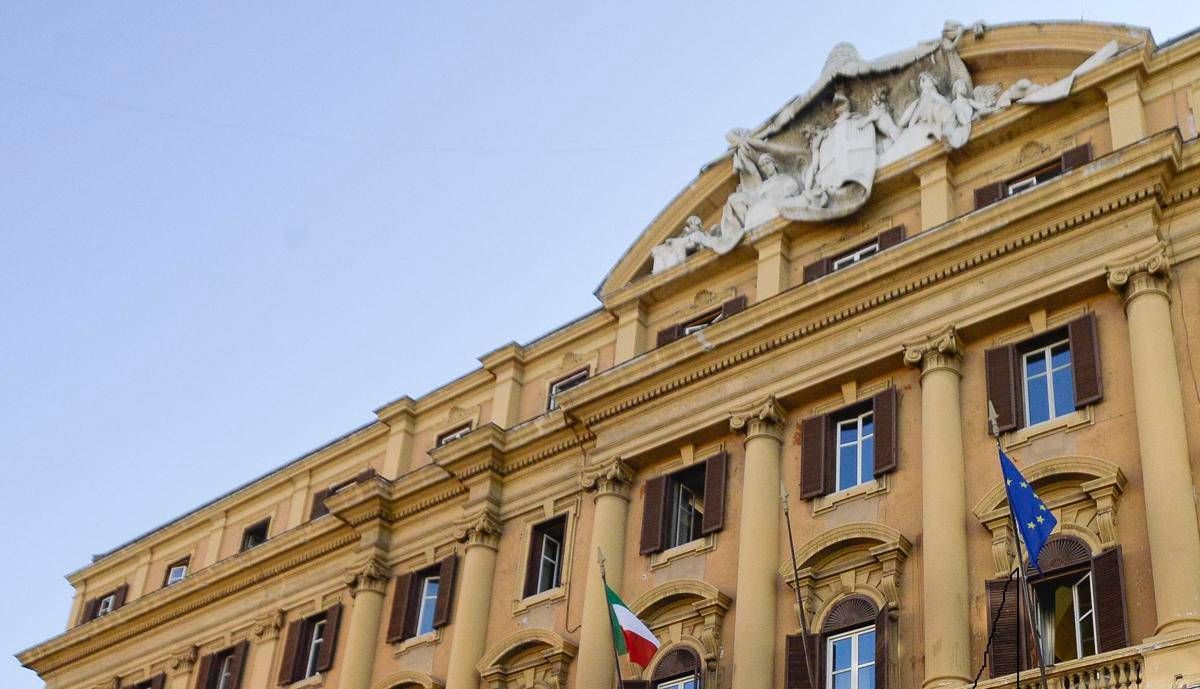 Affitti brevi, banche e tassa sui mini pacchi: cosa cambia in Manovra - 