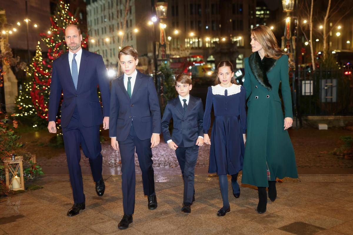 Kate e William condividono una nuova foto di famiglia, lo scatto per gli auguri di Natale - 