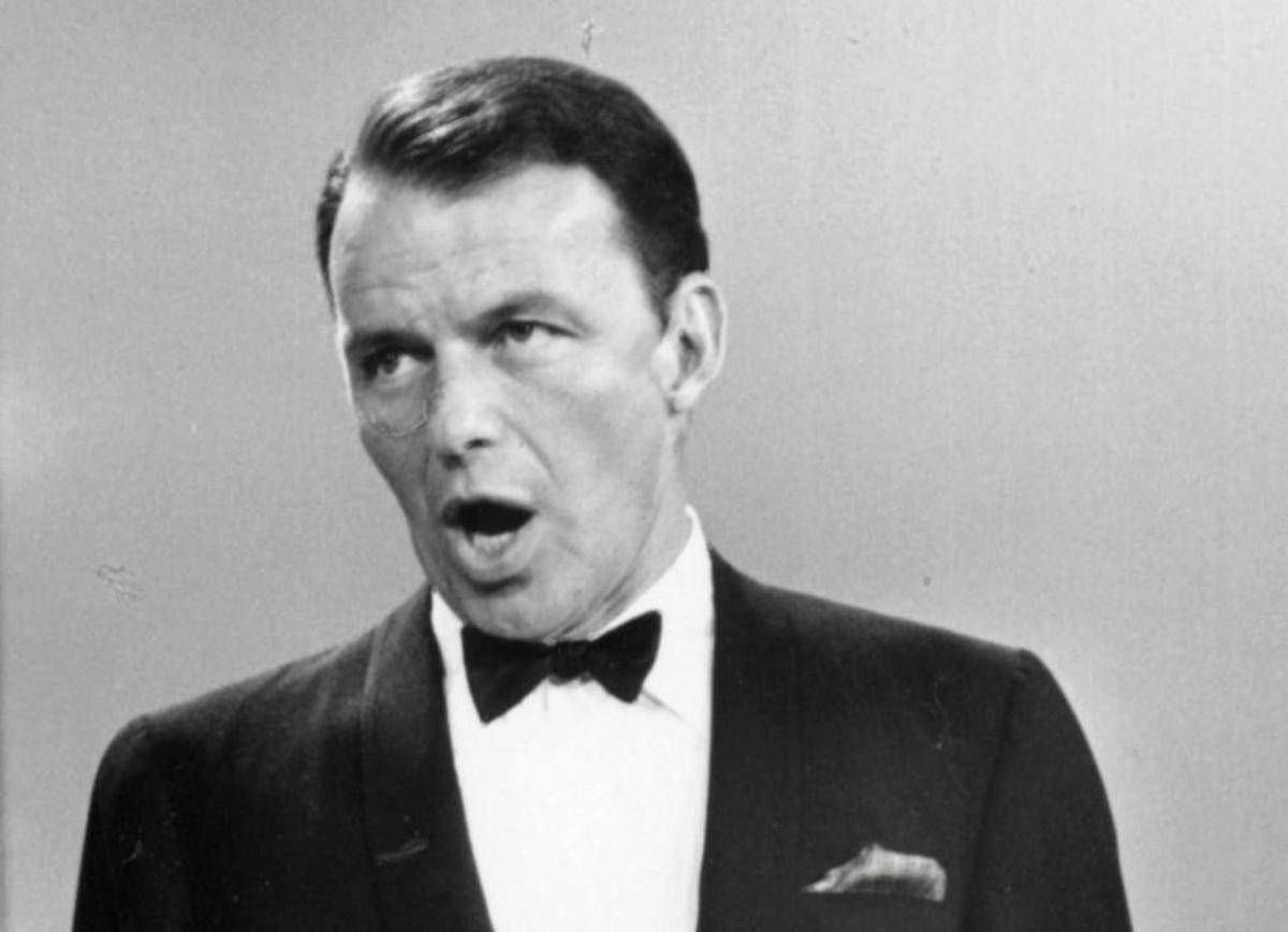 Frank Sinatra superdotato? Paul Anka e quelle volte insieme in sauna: ecco la verità - 