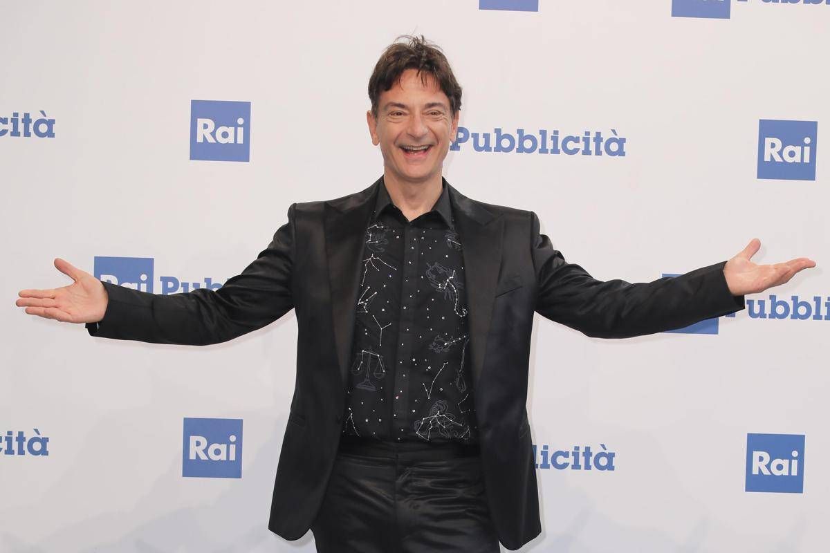 Domenica In, Paolo Fox svela l'Oroscopo 2026: da Venier e Savino, cosa dicono le stelle - 
