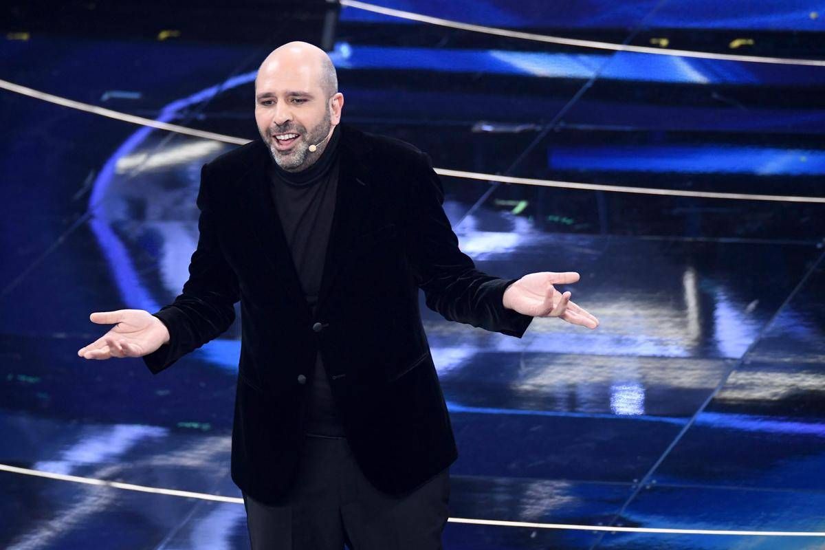 Dono di Natale da Checco Zalone, stasera videomessaggio su Mediaset a reti unificate - 